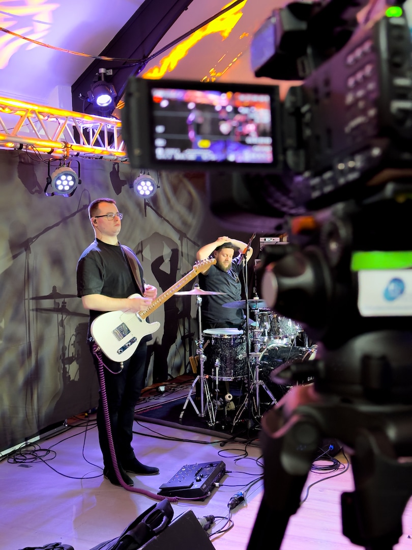 musicians-honeybox-1 musicians-honeybox-1