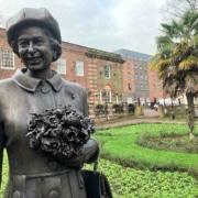Queen-Elizabeth--statue-newcastle-under-lyme