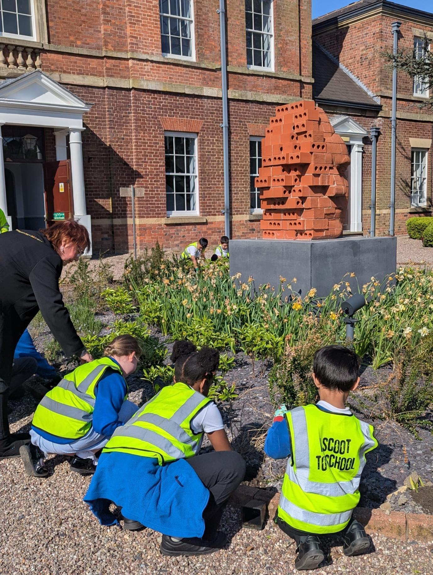 Planting-capo-sculpture-staffordshire-day-2026